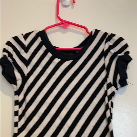 🎀2/$8🎀 Cute short sleeve dress - Picture 2 of 6